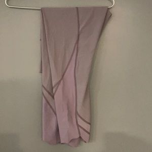 Lulu Lemon 3/4 Scallop Edged Leggings